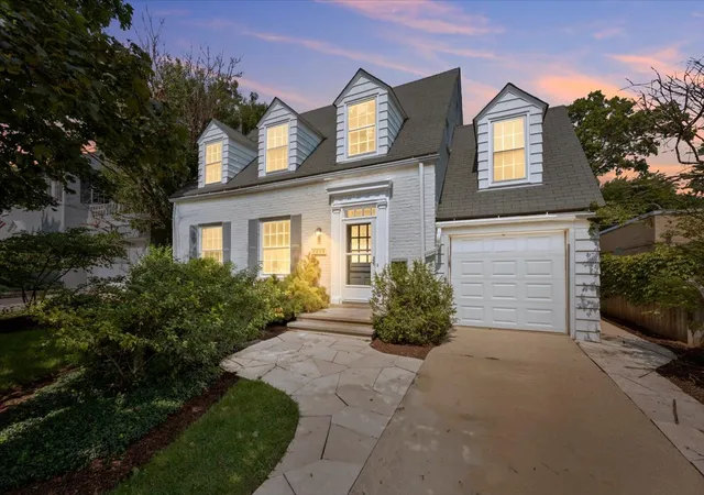 Photo 3 of Sale Pending at 3211 Park Pl, Evanston, IL 60201 | MLS# 12745688 | Listing updated on 2026-10-03