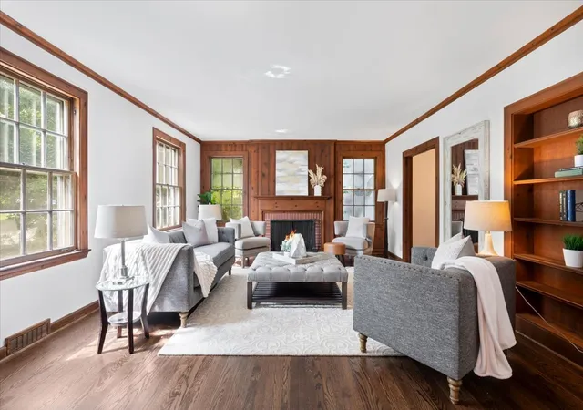 Photo 4 of Sale Pending at 3211 Park Pl, Evanston, IL 60201 | MLS# 12745688 | Listing updated on 2026-10-03