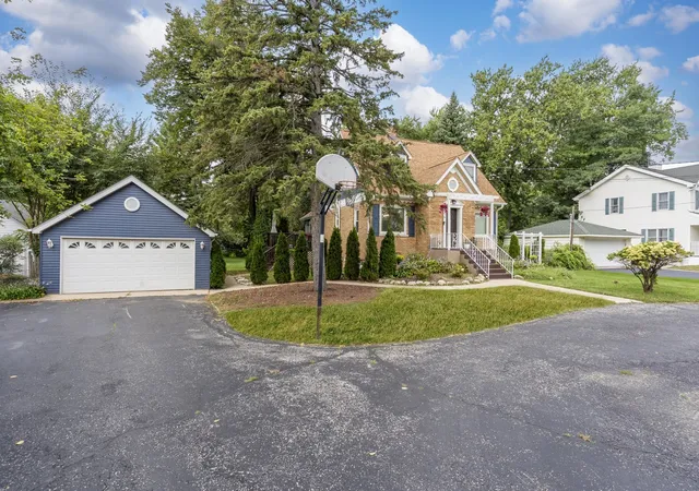 Photo 2 of Single family home for sale at 244 Forest View Ave, Wood Dale, IL 60191 | MLS# 12745727 | Listing updated on 2026-09-23