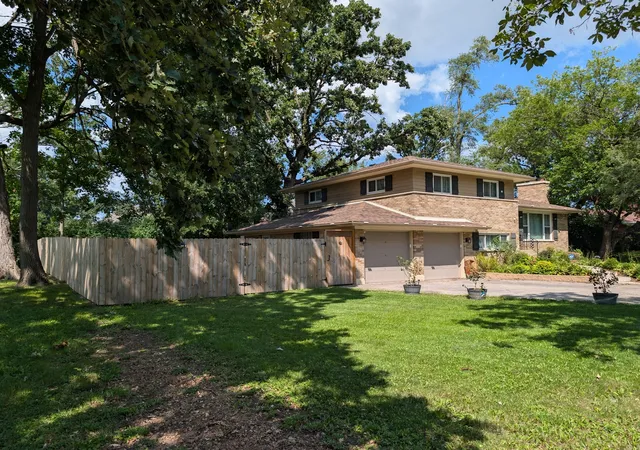 Photo 3 of Single family home for sale at 141 E Potter St, Wood Dale, IL 60191 | MLS# 12745729 | Listing updated on 2026-09-25