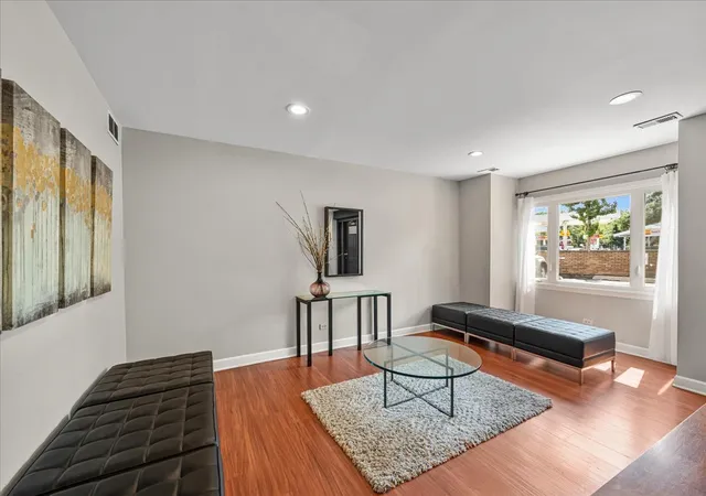 Listing Photo 2 - Condo for sale in building located at 1900 Wilmette Ave, Wilmette, IL 60091 - Unit #2F