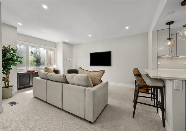 Listing Photo 3 - Condo for sale in building located at 1900 Wilmette Ave, Wilmette, IL 60091 - Unit #2F