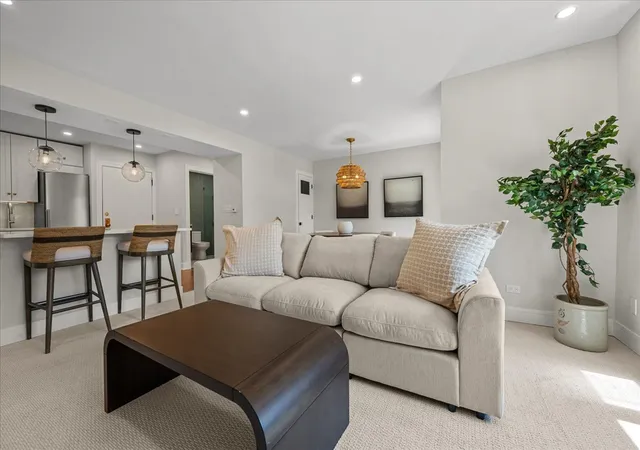 Listing Photo 4 - Condo for sale in building located at 1900 Wilmette Ave, Wilmette, IL 60091 - Unit #2F