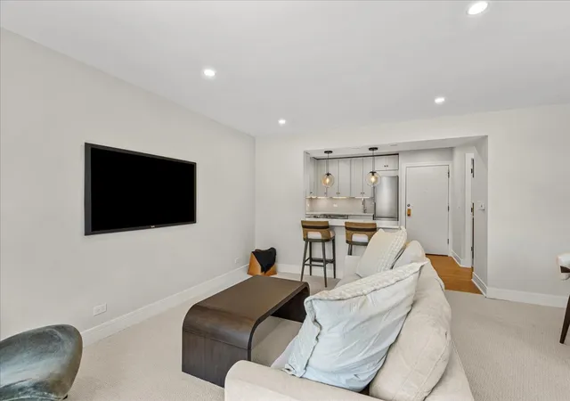Listing Photo 5 - Condo for sale in building located at 1900 Wilmette Ave, Wilmette, IL 60091 - Unit #2F