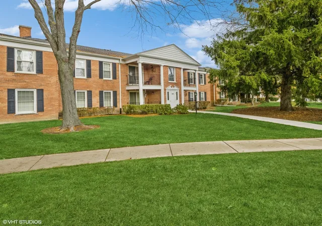 Photo 1 of Condo for sale at 550 Shorely Dr #104, Barrington, IL 60010 | MLS# 12745767 | Listing updated on 2026-10-06
