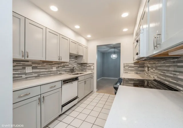 Photo 3 of Condo for sale at 550 Shorely Dr #104, Barrington, IL 60010 | MLS# 12745767 | Listing updated on 2026-10-06