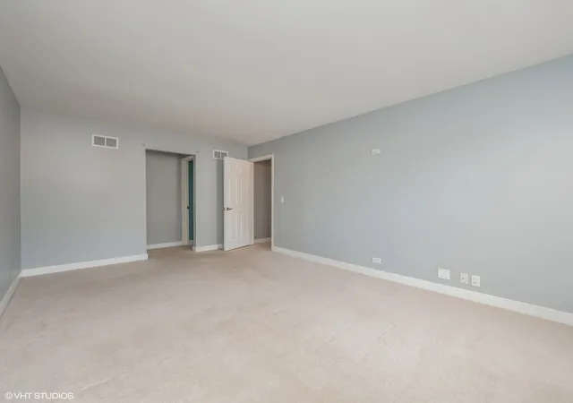 Photo 3 of Condo for sale at 550 Shorely Dr #104, Barrington, IL 60010 | MLS# 12745767 | Listing updated on 2026-10-06