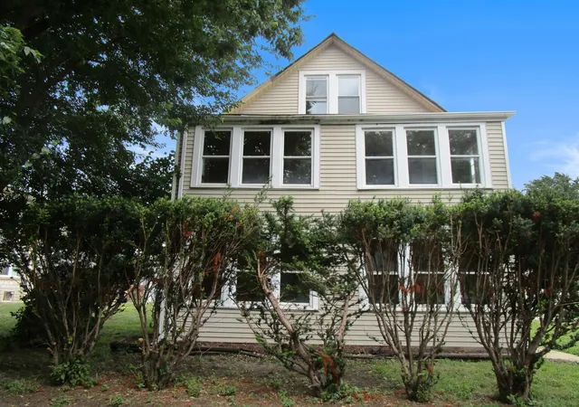 Photo 1 of Single family home for sale at 4129 Elm Ave, Lyons, IL 60534 | MLS# 12745808 | Listing updated on 2026-10-26