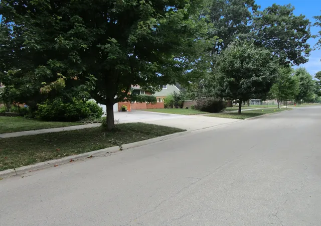 Photo 1 of Single family home for sale at 4129 Elm Ave, Lyons, IL 60534 | MLS# 12745808 | Listing updated on 2026-10-26
