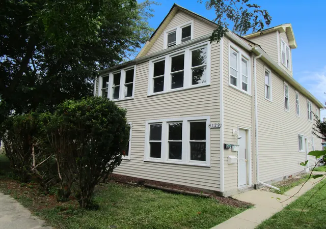 Photo 3 of Single family home for sale at 4129 Elm Ave, Lyons, IL 60534 | MLS# 12745808 | Listing updated on 2026-10-26
