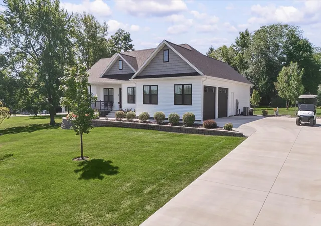Photo 3 of Single family home for sale at 138 Pueblo Dr, Loda, IL 60948 | MLS# 12745823 | Listing updated on 2026-09-23