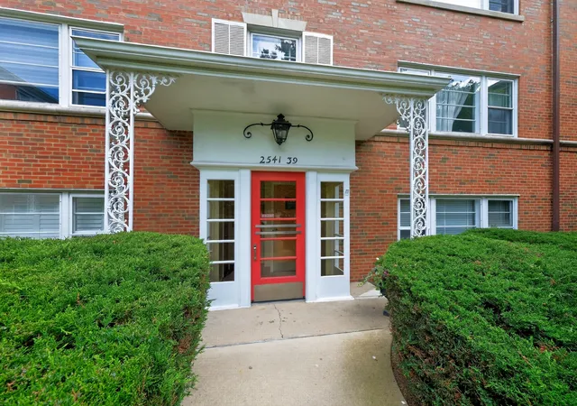 Photo 2 of Townhouse for sale at 2541 Bennett Ave #1, Evanston, IL 60201 | MLS# 12745846 | Listing updated on 2026-09-19