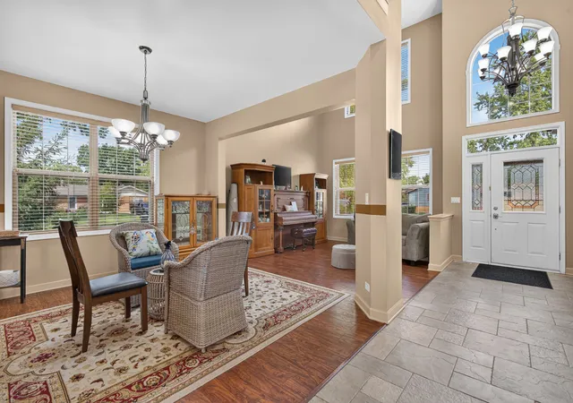 Photo 3 of Single family home for sale at 401 Lilac Ln, Elk Grove Village, IL 60007 | MLS# 12745868 | Listing updated on 2026-09-15