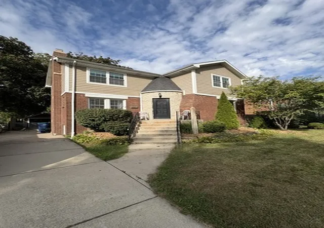 Photo 2 of Single family home for sale at 9210 S Trumbull Ave, Evergreen Park, IL 60805 | MLS# 12745888 | Listing updated on 2026-09-22