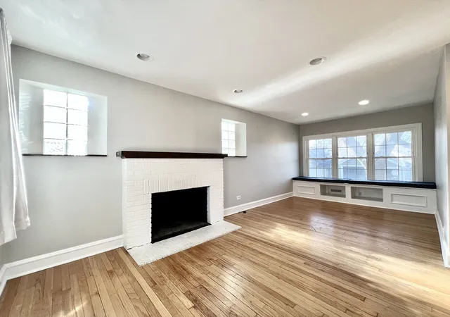 Photo 3 of Single family home for sale at 9210 S Trumbull Ave, Evergreen Park, IL 60805 | MLS# 12745888 | Listing updated on 2026-09-22