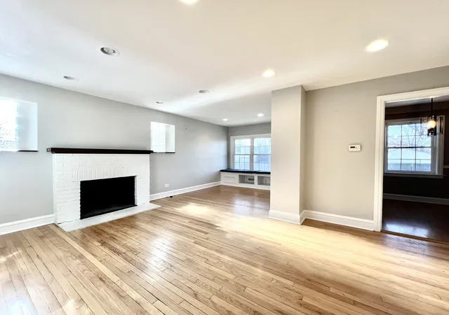 Photo 4 of Single family home for sale at 9210 S Trumbull Ave, Evergreen Park, IL 60805 | MLS# 12745888 | Listing updated on 2026-09-22