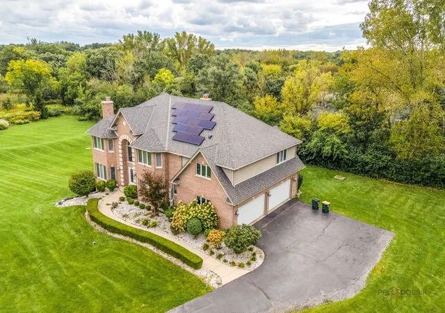 Photo 2 of Single family home for sale at 4402 Heritage Ln, Long Grove, IL 60047 | MLS# 12745905 | Listing updated on 2026-09-25