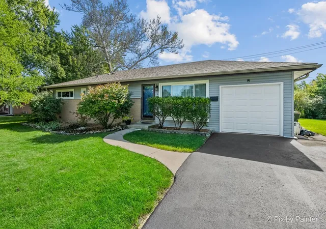 Photo 2 of Single family home for sale at 365 Kingman Ln, Hoffman Estates, IL 60169 | MLS# 12745909 | Listing updated on 2026-10-07