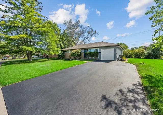 Photo 3 of Single family home for sale at 365 Kingman Ln, Hoffman Estates, IL 60169 | MLS# 12745909 | Listing updated on 2026-10-07