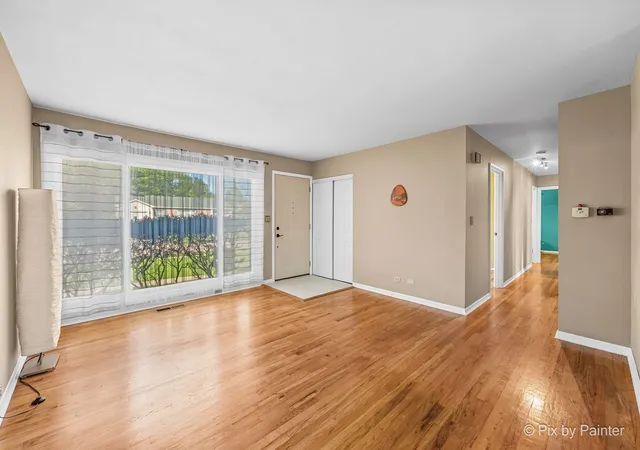 Photo 4 of Single family home for sale at 365 Kingman Ln, Hoffman Estates, IL 60169 | MLS# 12745909 | Listing updated on 2026-10-07