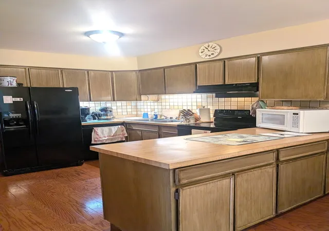 Photo 3 of Sale Pending at 90 N Dee Rd #90, Park Ridge, IL 60068 | MLS# 12745920 | Listing updated on 2026-09-23