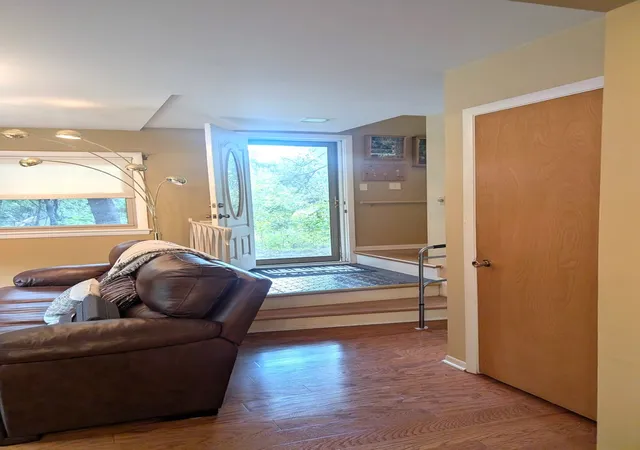 Photo 4 of Sale Pending at 90 N Dee Rd #90, Park Ridge, IL 60068 | MLS# 12745920 | Listing updated on 2026-09-23
