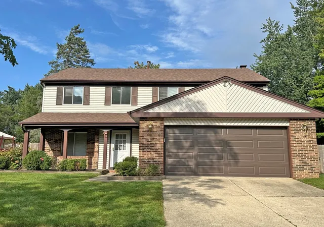 Photo 1 of Single family home for sale at 208 Autumn Ln, Vernon Hills, IL 60061 | MLS# 12745925 | Listing updated on 2026-09-28