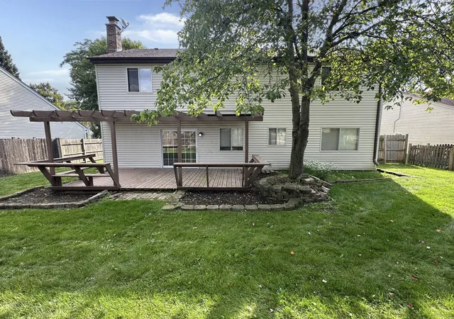 Photo 2 of Single family home for sale at 208 Autumn Ln, Vernon Hills, IL 60061 | MLS# 12745925 | Listing updated on 2026-09-28