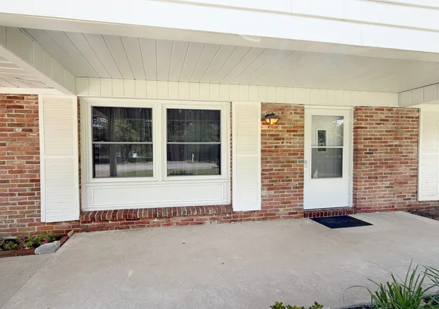 Photo 2 of Single family home for sale at 605 S Emerald Ln, Carbondale, IL 62901 | MLS# 12745940 | Listing updated on 2026-09-18