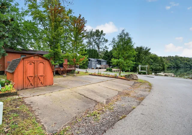 Photo 2 of Single family home for sale at 31 Lakeshore Dr, Wilmington, IL 60481 | MLS# 12745967 | Listing updated on 2026-09-23