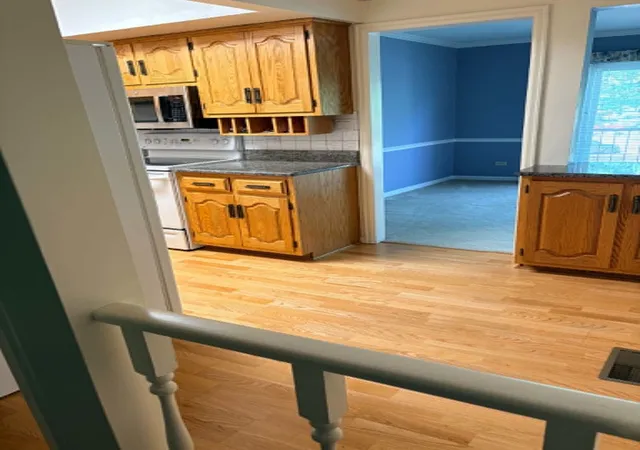 Listing Photo 5 - Condo for sale in building located at 140 Carriage Wy Dr, Burr Ridge, IL 60527 - Unit #C228