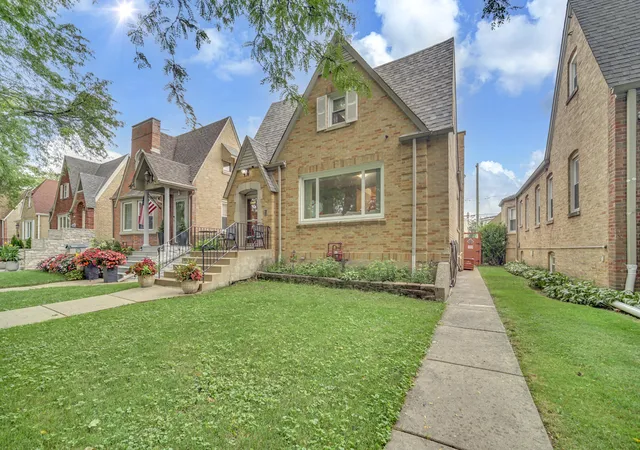 Photo 3 of Single family home for sale at 3331 N Rutherford Ave, Chicago, IL 60634 | MLS# 12746019 | Listing updated on 2026-10-02