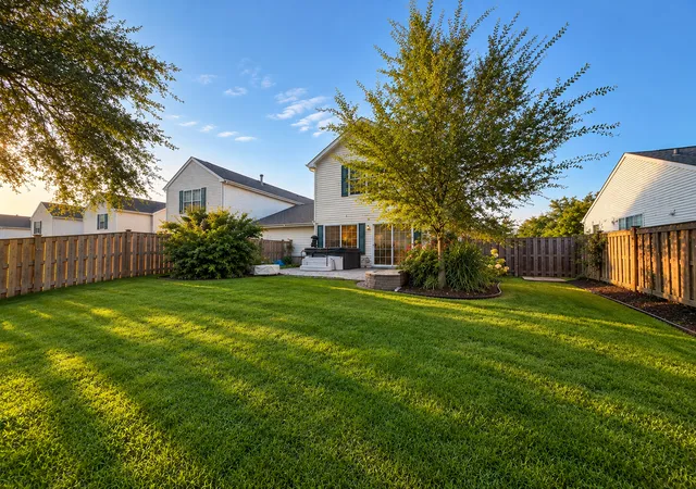 Listing Photo 2 - Condo for sale in building located at 617 Briarcliff Dr, Minooka, IL 60447