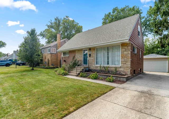 Photo 3 of Single family home for sale at 18516 Clyde Rd, Homewood, IL 60430 | MLS# 12746105 | Listing updated on 2026-10-04