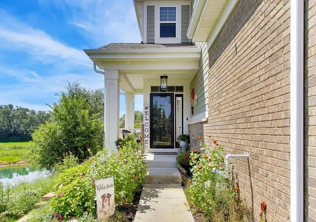 Photo 3 of Townhouse for sale at 27w187 Breme Dr, Warrenville, IL 60555 | MLS# 12746143 | Listing updated on 2026-09-06