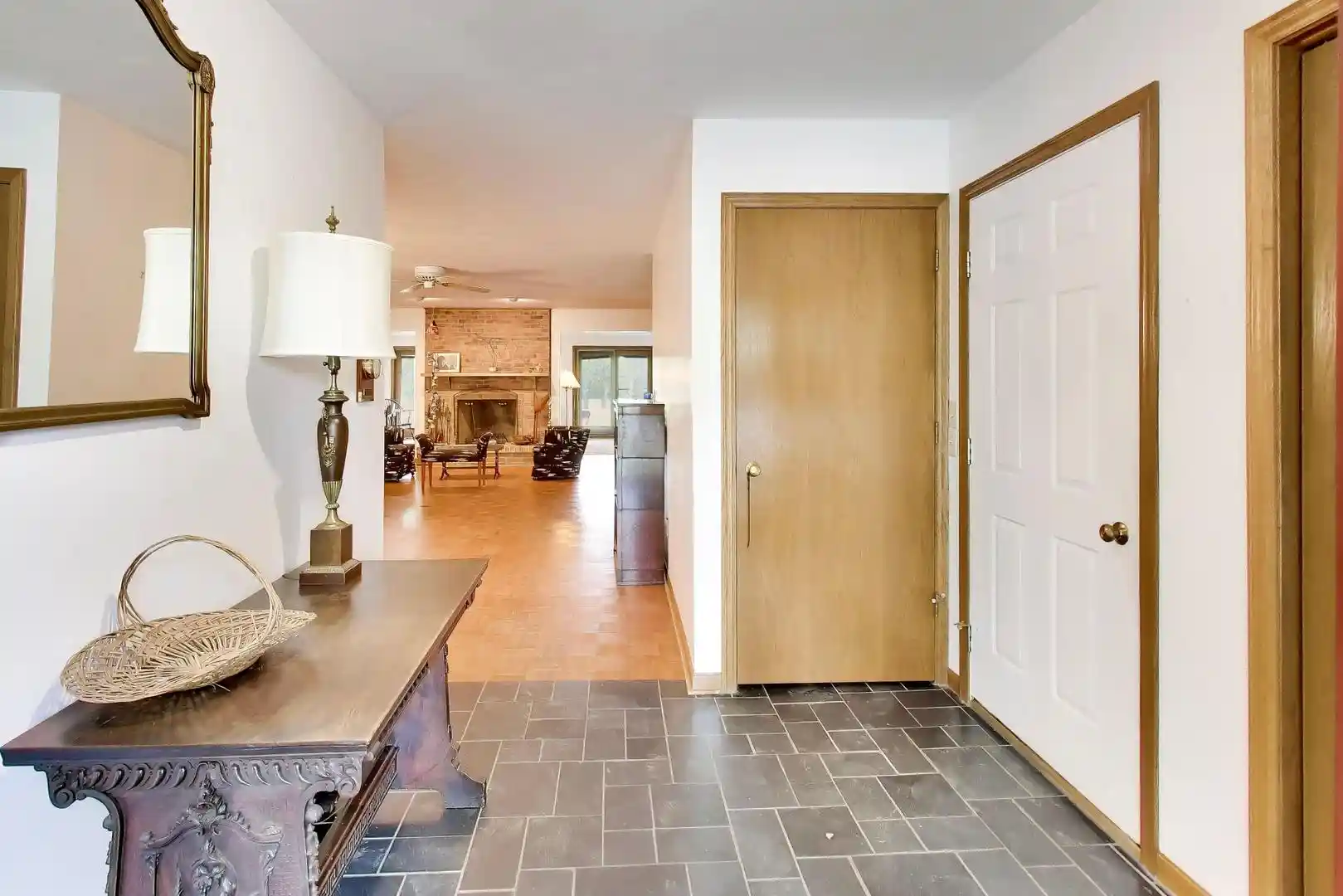 Listing Photo 2 - Condo for sale in 2707 Greenwood Acres Dr located at 2707 Greenwood Acres Dr, DeKalb, IL 60115 - Unit #2707