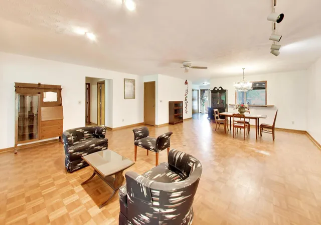 Listing Photo 4 - Condo for sale in building located at 2707 Greenwood Acres Dr, DeKalb, IL 60115 - Unit #2707