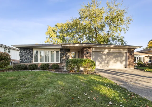 Single family home for sale at 8571 Wood Vale Dr, Darien, IL 60561 | MLS# 12746148