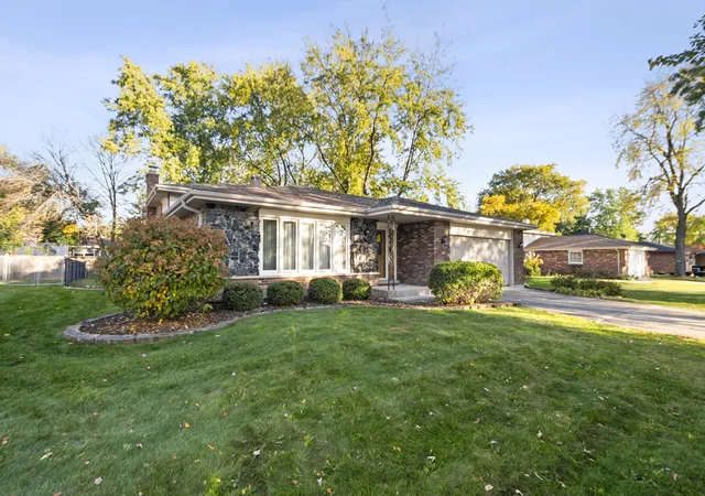 Photo 3 of Single family home for sale at 8571 Wood Vale Dr, Darien, IL 60561 | MLS# 12746148 | Listing updated on 2026-10-29