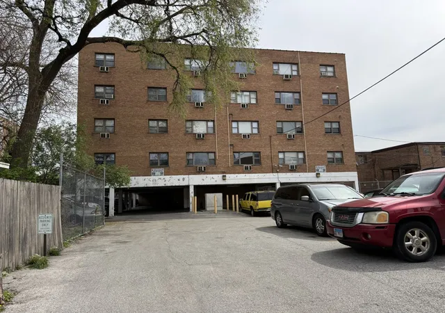 Photo 2 of Sale Pending at 7854 S South Shore Dr #513, Chicago, IL 60649 | MLS# 12746156 | Listing updated on 2026-10-15