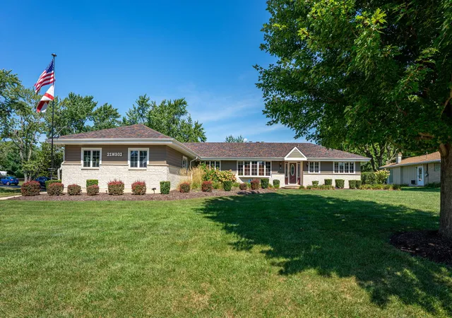 Photo 1 of Single family home for sale at 21w302 Woodview Dr, Itasca, IL 60143 | MLS# 12746161 | Listing updated on 2026-09-15