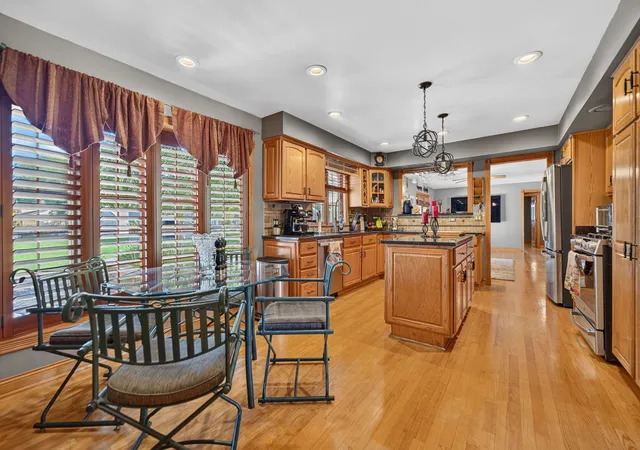 Photo 3 of Single family home for sale at 21w302 Woodview Dr, Itasca, IL 60143 | MLS# 12746161 | Listing updated on 2026-09-15