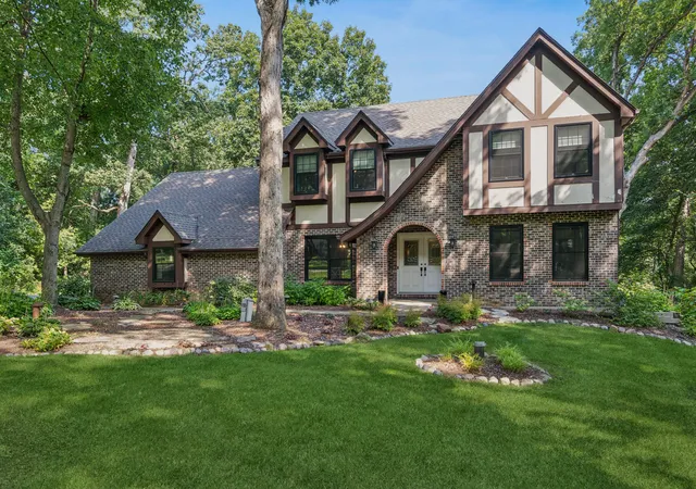 Photo 1 of Single family home for sale at 6n419 Ferson Woods Dr, St. Charles, IL 60175 | MLS# 12746174 | Listing updated on 2026-09-10
