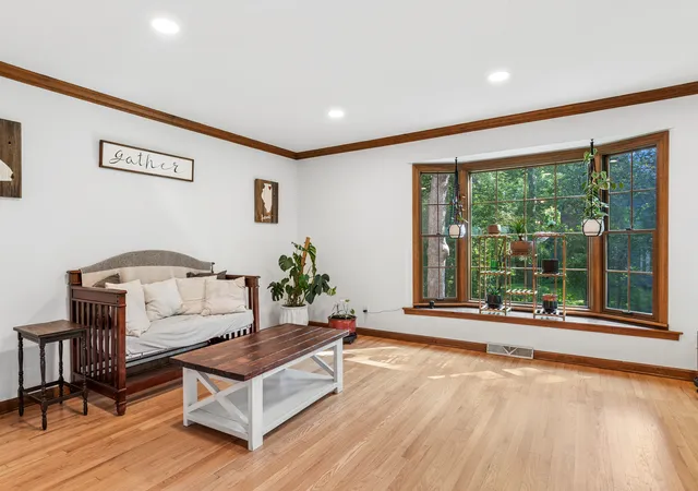 Photo 2 of Single family home for sale at 6n419 Ferson Woods Dr, St. Charles, IL 60175 | MLS# 12746174 | Listing updated on 2026-09-10