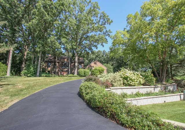 Photo 3 of Single family home for sale at 24530 Hummingbird Ct, Barrington, IL 60010 | MLS# 12746227 | Listing updated on 2026-09-14
