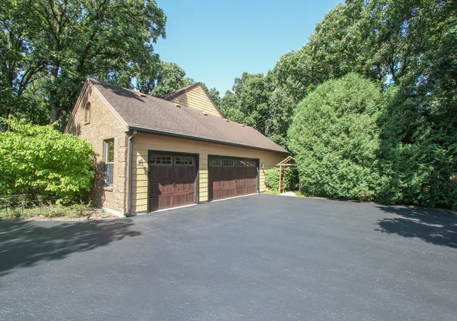 Photo 4 of Single family home for sale at 24530 Hummingbird Ct, Barrington, IL 60010 | MLS# 12746227 | Listing updated on 2026-09-14