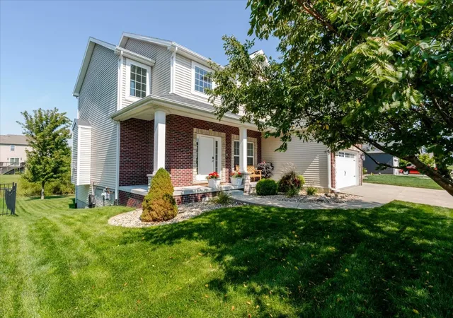 Photo 2 of Single family home for sale at 5808 Sugarberry Ave, Bloomington, IL 61705 | MLS# 12746253 | Listing updated on 2026-09-15