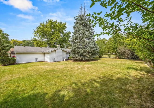 Photo 17 of Single family home for sale at 891 Laurel Dr, Aurora, IL 60506 | MLS# 12746275 | Listing updated on 2026-09-12