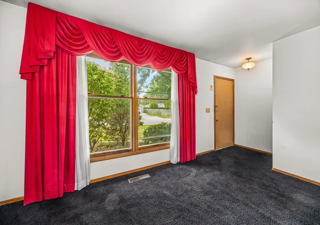 Photo 2 of Single family home for sale at 891 Laurel Dr, Aurora, IL 60506 | MLS# 12746275 | Listing updated on 2026-09-16