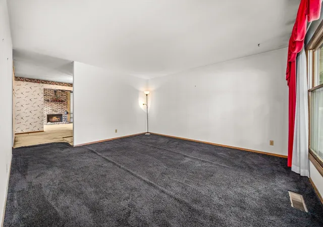 Photo 2 of Single family home for sale at 891 Laurel Dr, Aurora, IL 60506 | MLS# 12746275 | Listing updated on 2026-09-12